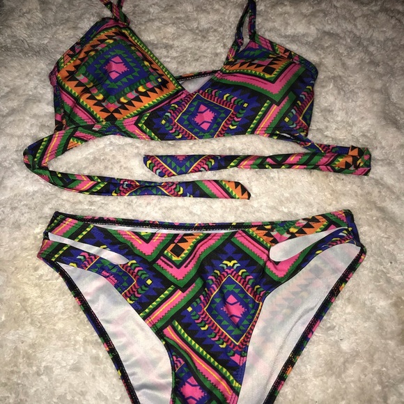 • Brazilian bikini • - Picture 2 of 4